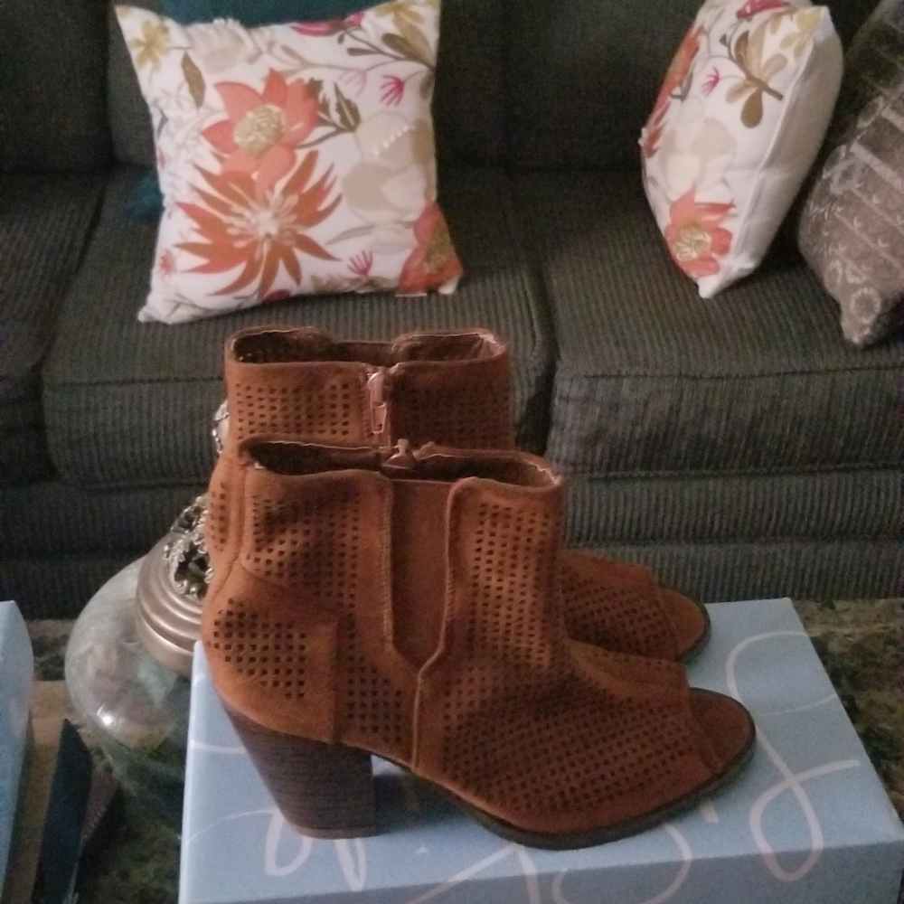 Booties - Picture 4 of 4